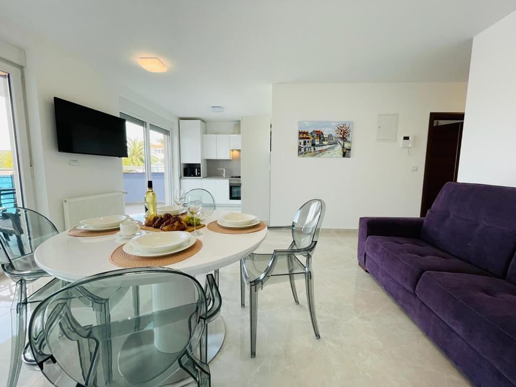 Seascape Apartment *
