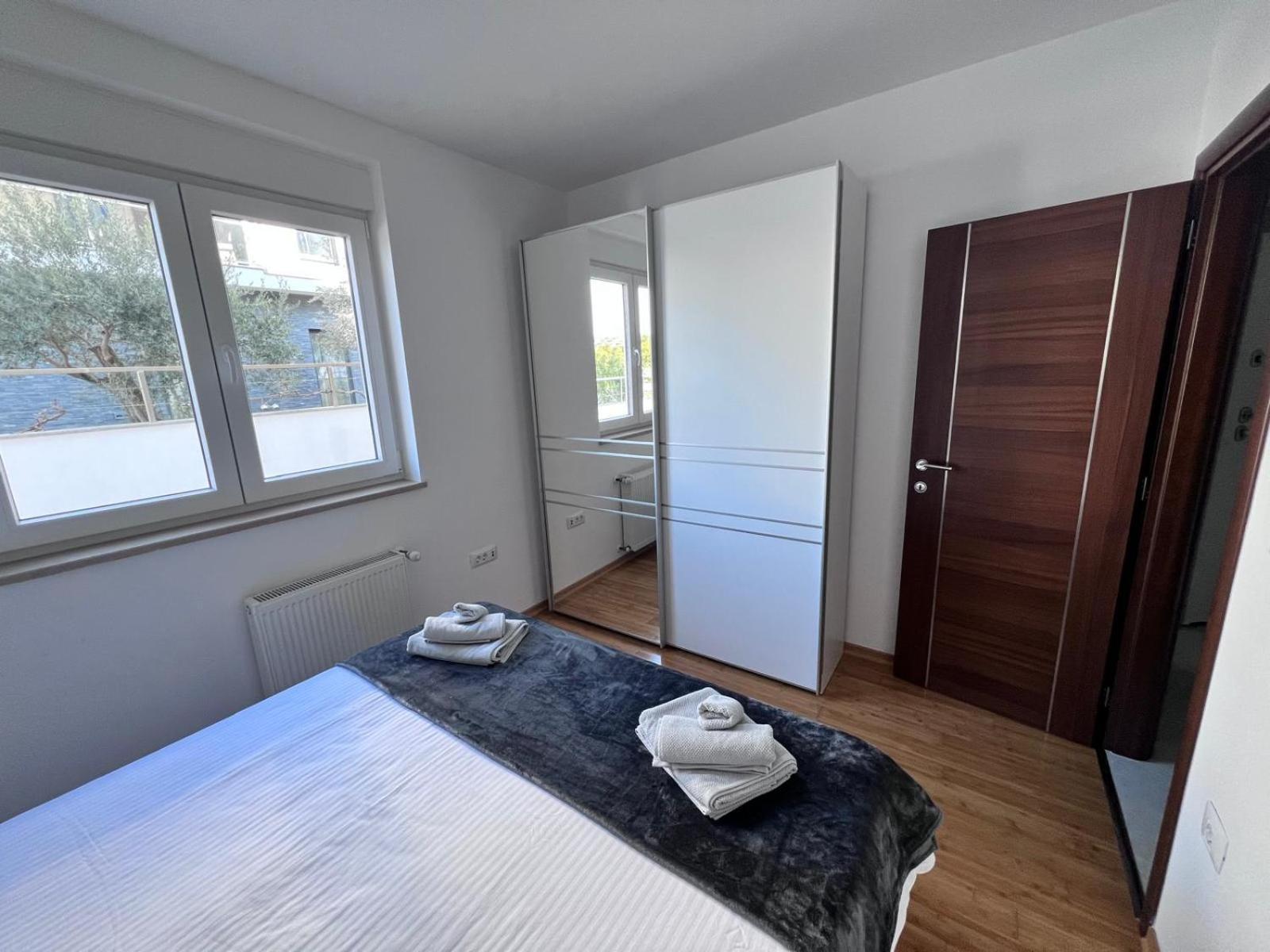 Seascape Apartment *